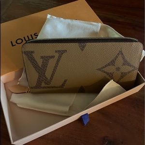 Louis Vuitton Giant Monogram Reverse canvas zippy